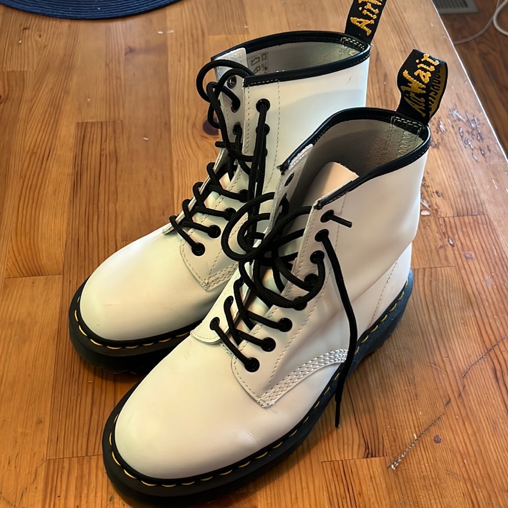 WHITE DOC MAARTENS
